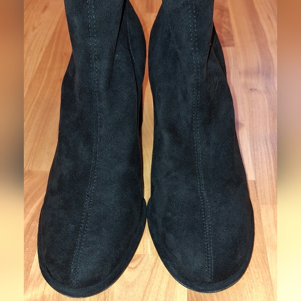 BLACK FAUX SUEDE STRETCH BOOTIES